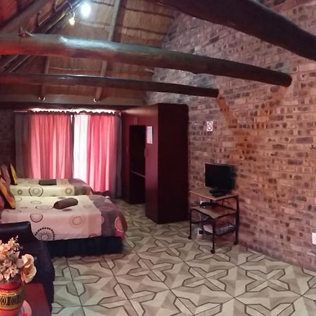 מידלבורג Pride Rock Accommodation מראה חיצוני תמונה